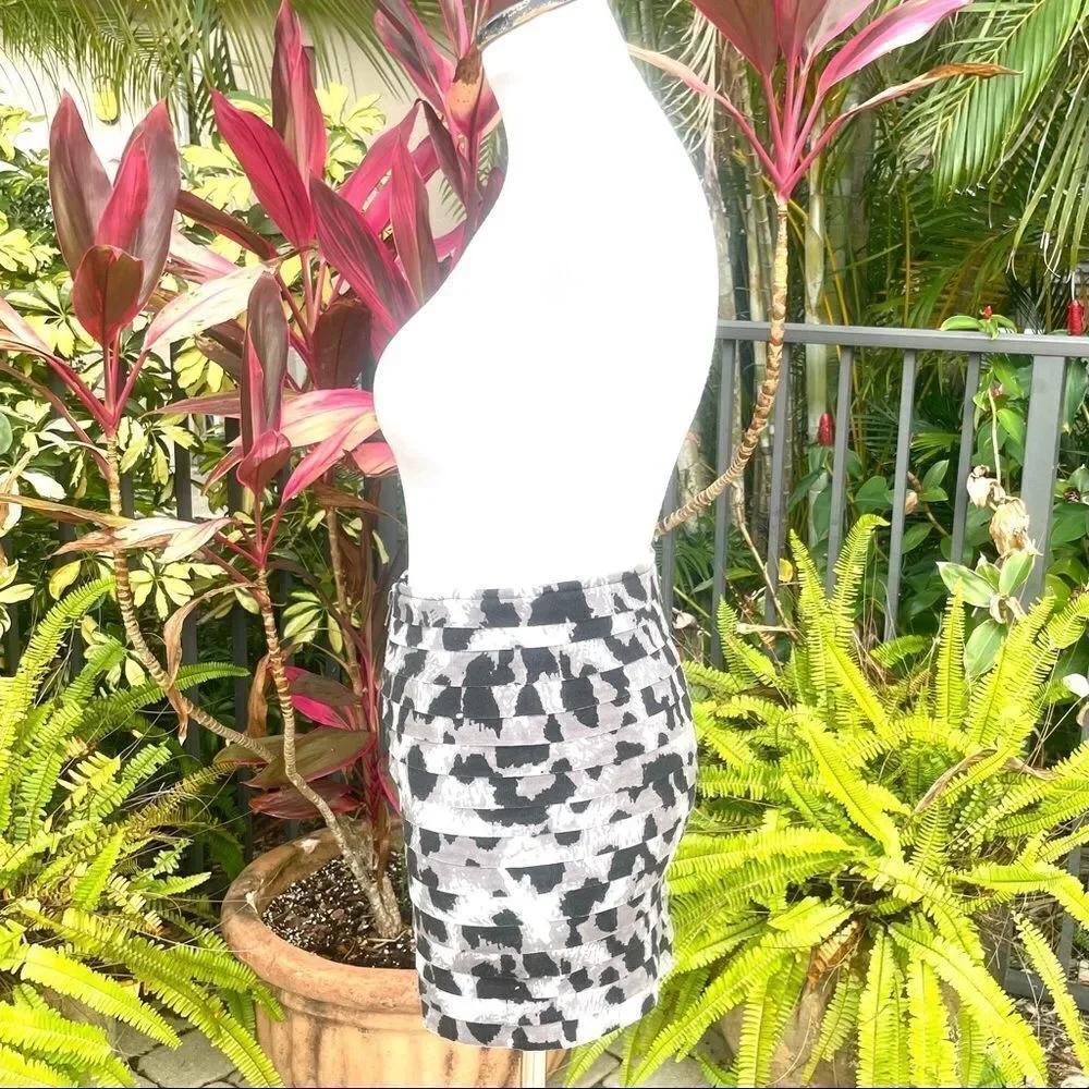 🍍3/$15🍍 G by Guess Zippered Leopard Mini Skirt
